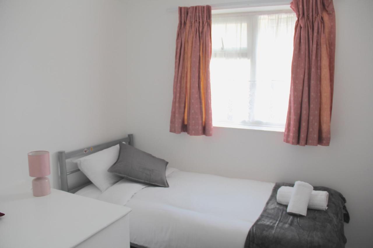 Vila Coolfin House-Close To Excel, Contractors, Relocators, Paid Parking Londýn Exteriér fotografie